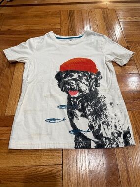 Tea Collection Kids' White Dog Graphic Tee with Red Beanie size 10
